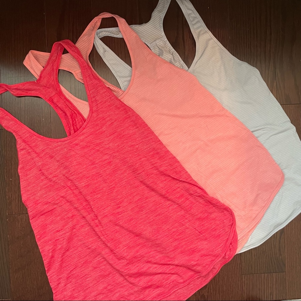 Bundle of Lululemon tanks